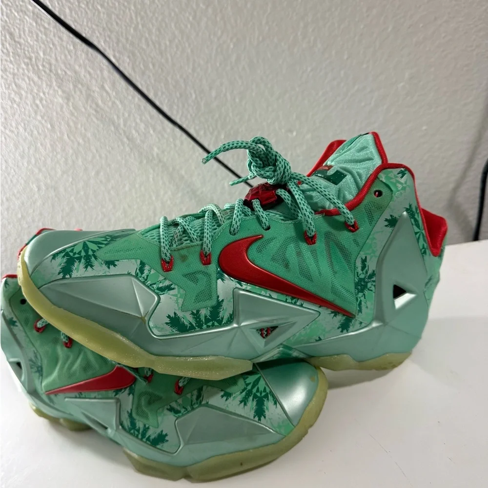 Nike lebron 11 Christmas Men's Sneakers in Green with Red Accents - Picture 3 of 8